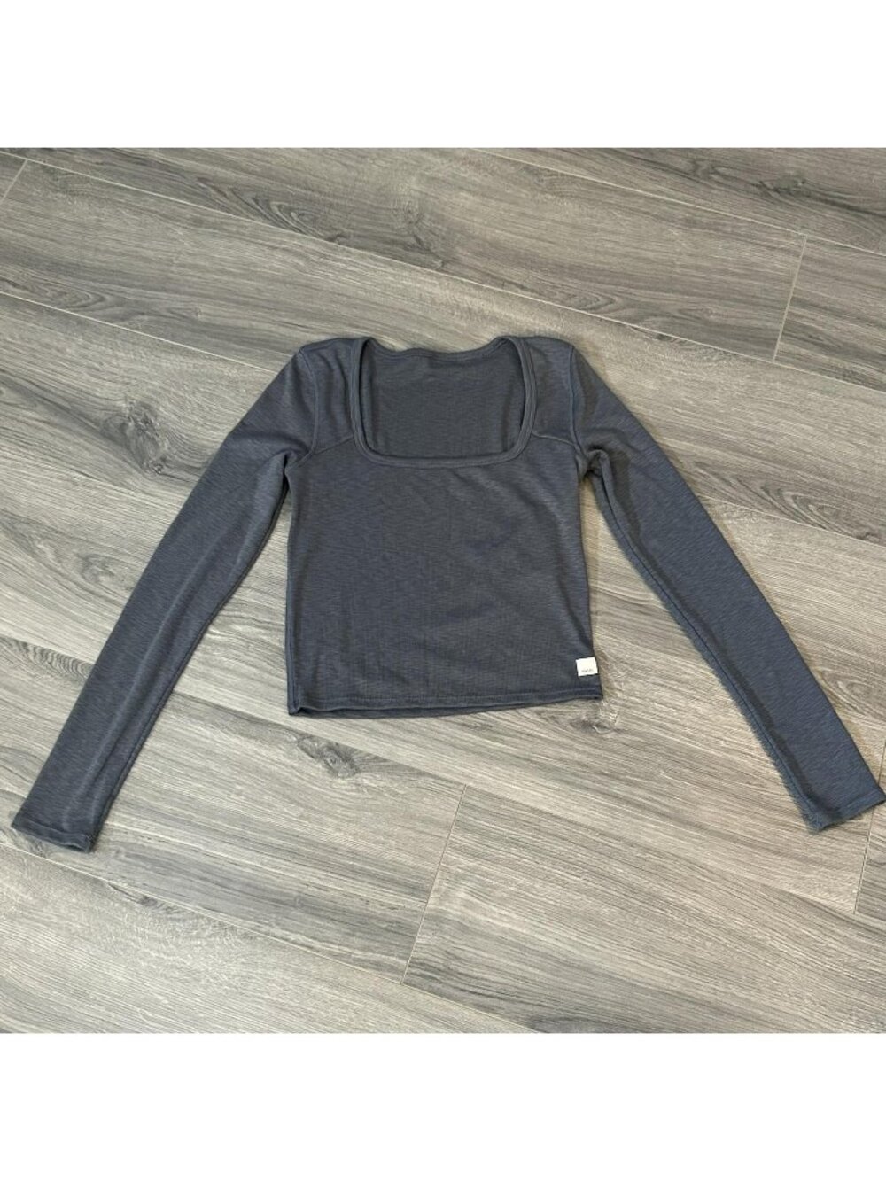 Vuori Sunrise Square Neck Top Womens S Slate Long Sleeve Cropped Athletic Shirt